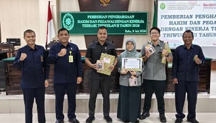 pemberian reward bagi hakim dan pegawai berkinerja terbaik periode triwulan-II tahun 2026